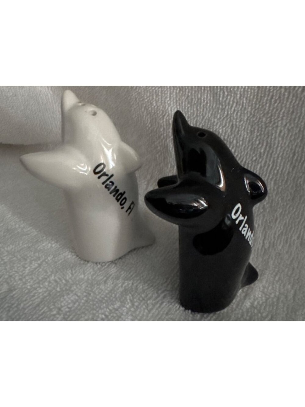 Novelty Salt & Pepper Shakers Hugging Dolphins Orlando Souvenir